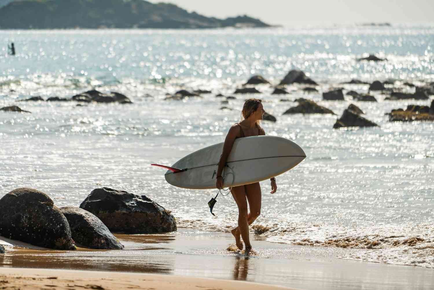surfing-in-mirissa-sri-lanka